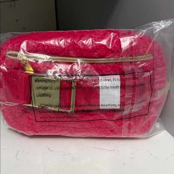 Lilly Pulitzer belt bag. Sherpa raspberry rouge. New sealed. - Picture 3 of 10
